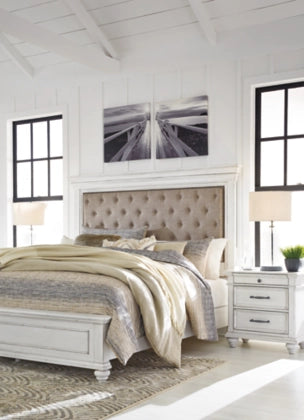 Brynhurst King Upholstered Bed with Storage Bench - Furniture Story