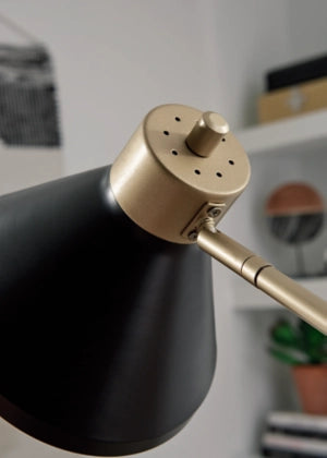 Garville Floor Lamp - Furniture Story